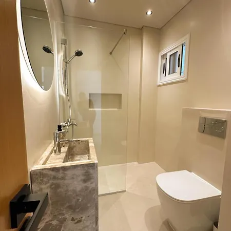 Kings Avenue 106 Apartment