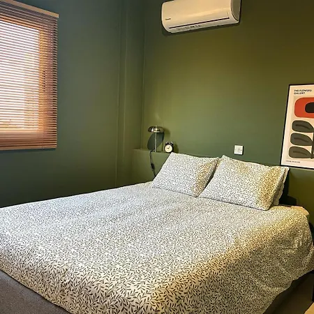 Kings Avenue 106 Apartment